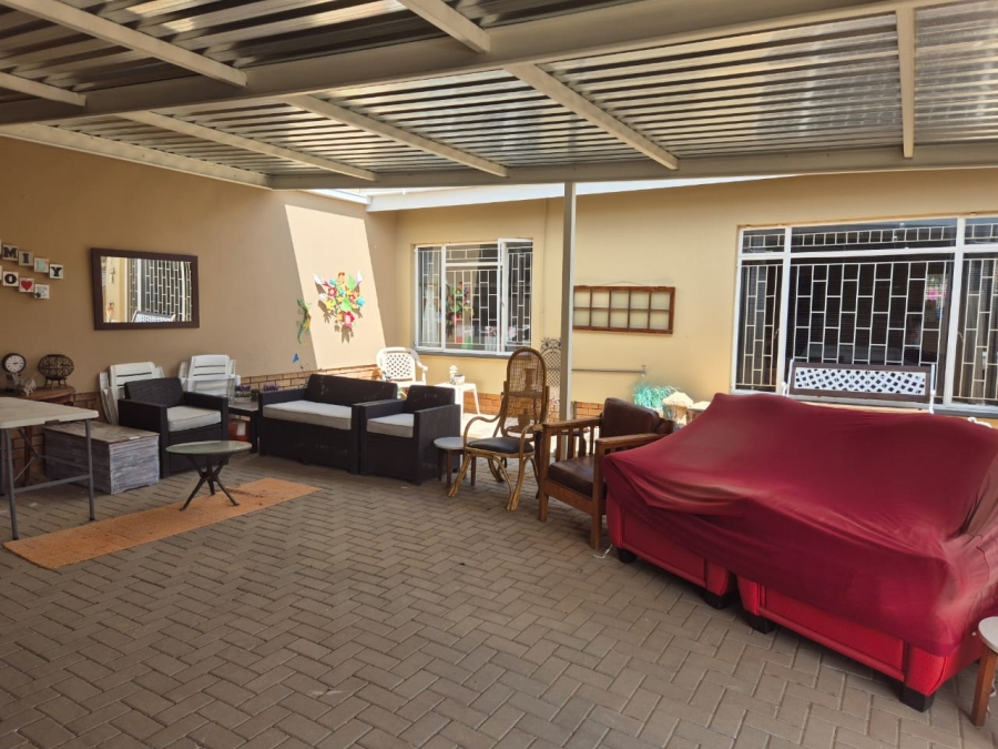 2 Bedroom Property for Sale in Langenhovenpark Free State